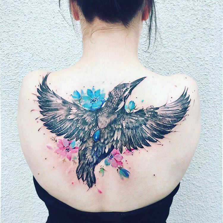 背部鲜花与飞鸟水彩个性纹身图案