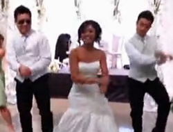 婚礼现场 新郎新娘热跳给力神曲  Gangnam Style