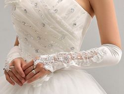 新娘婚纱手套的搭配与挑选技巧