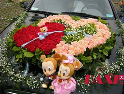 装扮好婚礼的门面 个性婚车鲜花装饰美图推荐