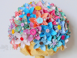 糖果色纽扣配上漂亮色彩折纸的独特手捧花
