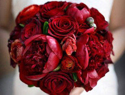 创意红色新娘手捧花 赋予美的意义