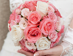将你的幸福完美传递 冬季花球式新娘手捧花欣赏