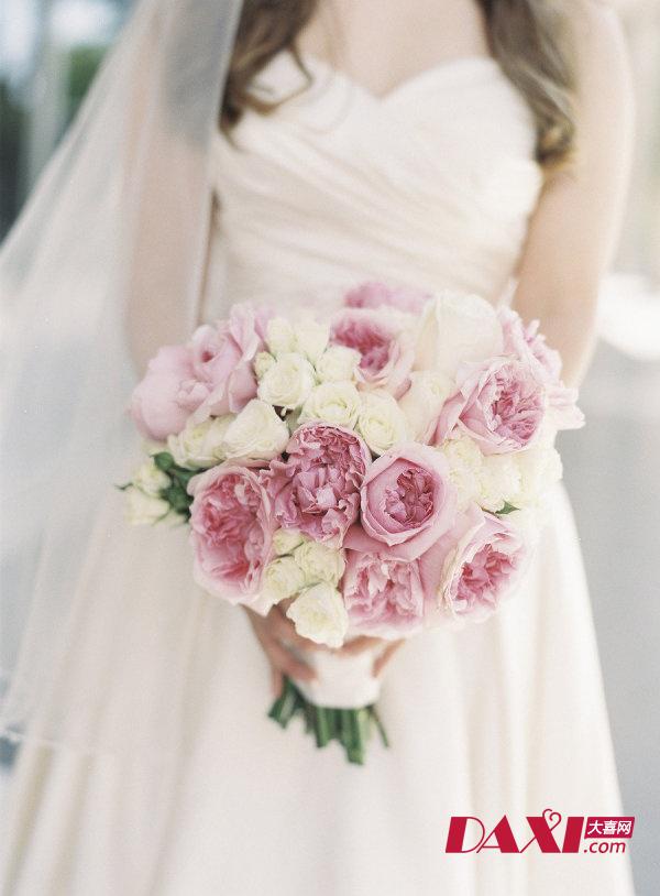 清新素雅的新娘手捧花 尽显优雅气质的娇新娘