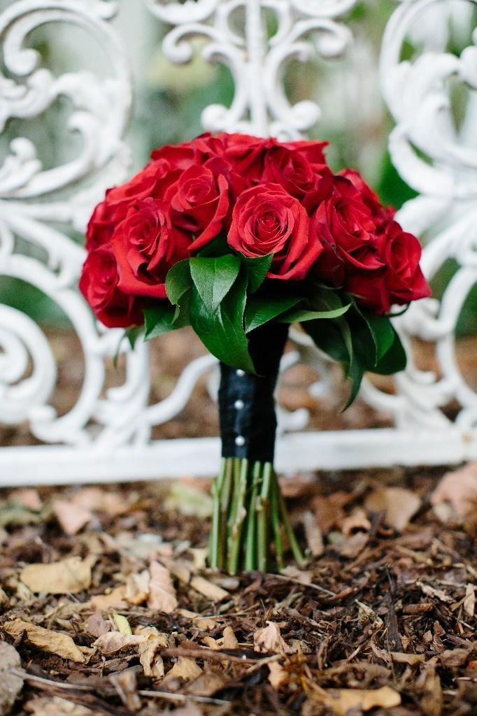 新娘手捧花的含义,新娘手捧花图片,红玫瑰手捧花图片