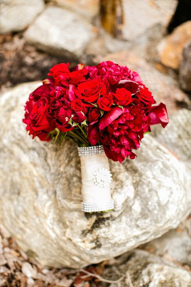 新娘手捧花的含义,新娘手捧花图片,红玫瑰手捧花图片