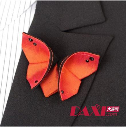 新郎胸花佩戴法则 画龙点睛展现新郎魅力