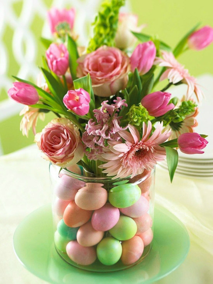 清新淡雅的复活节鲜花餐桌布置