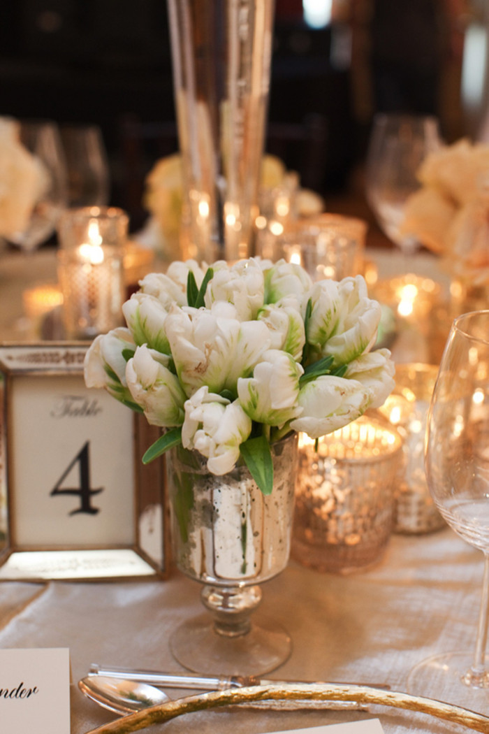 婚礼花艺-玻璃瓶、小花瓶打造的桌花