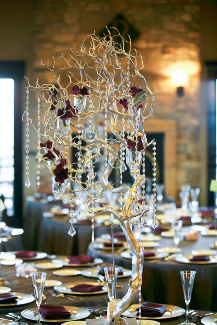 婚礼桌花-水晶、金色的树枝布置婚礼餐桌