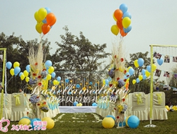 鲜花氢气球户外浪漫草坪婚礼场景摄影照片