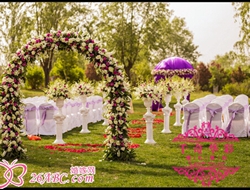 紫色清新草坪户外婚礼场景
