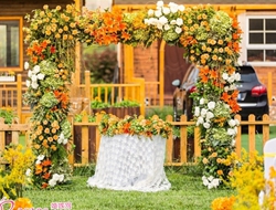 小清新户外草坪鲜花装扮造型可爱婚礼现场布置摄影
