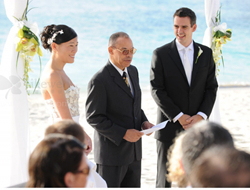 简洁的热带海滩婚礼黄色唯美手捧花衬托最美的新娘