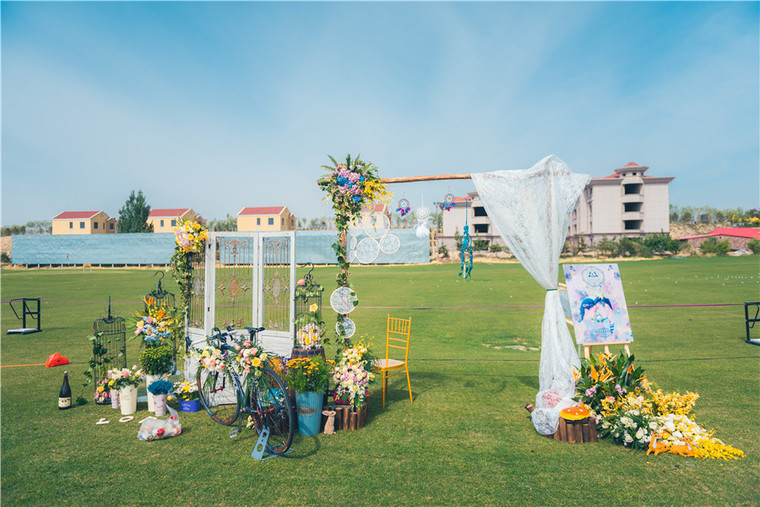 草坪婚礼背景图案,草坪婚礼图片,婚礼现场布置
