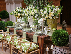清新典雅的白绿色花艺布置灵感室内婚礼布置