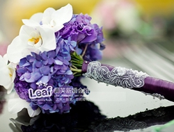 紫色的浪漫星空下的婚礼绣球花装饰十分的洋气