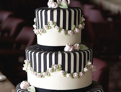 个性新娘的私属甜蜜 暗黑风格翻糖蛋糕