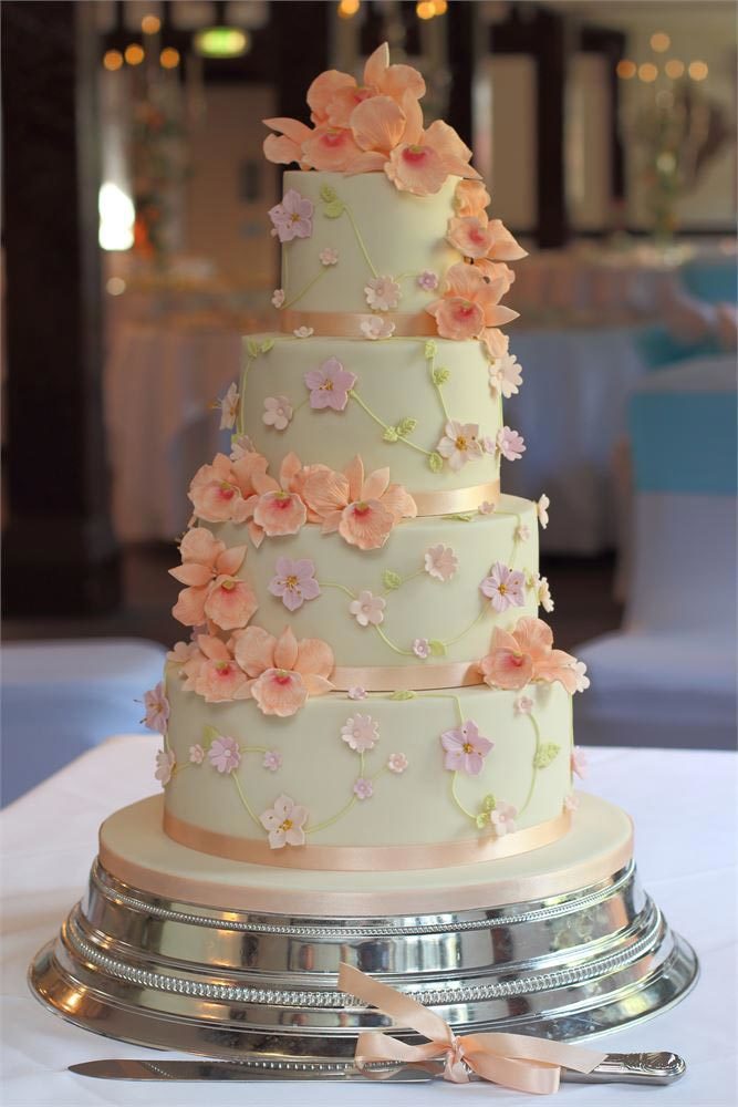 多层婚礼蛋糕,适合摩羯座的婚礼蛋