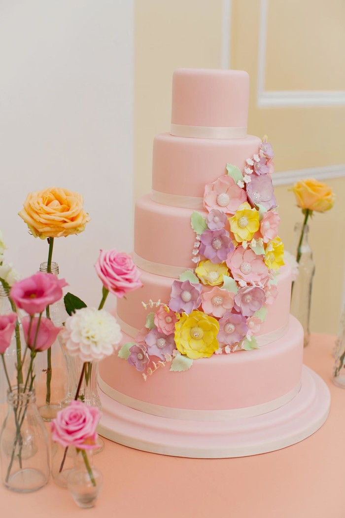 多层婚礼蛋糕,适合摩羯座的婚礼蛋