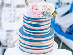 高贵优雅的魔蝎座婚礼蛋糕图片