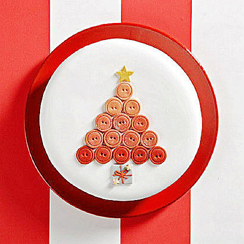 Waitrose出品，圣诞红纽扣蛋糕，重1.6kg，ocado.com售价：14.40；Waitrose店售价：15.99