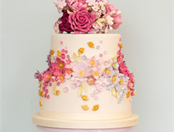 唯美浪漫婚礼上的花系蛋糕图片