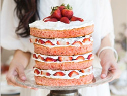 浪漫奶油夹层婚礼蛋糕图片