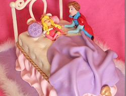 唯美童话主角走入新人浪漫婚礼 童话蛋糕