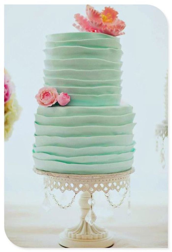 薄荷绿不规则小清新花瓣装饰婚礼蛋糕