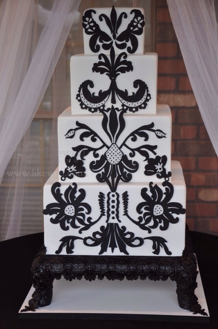 黑白婚礼蛋糕，它常见于复古主题的婚礼中，但也不仅限于此，黑白蛋糕同样是当下各种新潮婚礼的一种简洁选择。