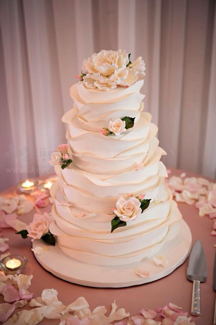 【桃子粉婚礼灵感】甜蜜蜜的桃子粉，不腻，只有温柔浪漫，喜欢这个颜色做为你的婚礼蛋糕主色吗？