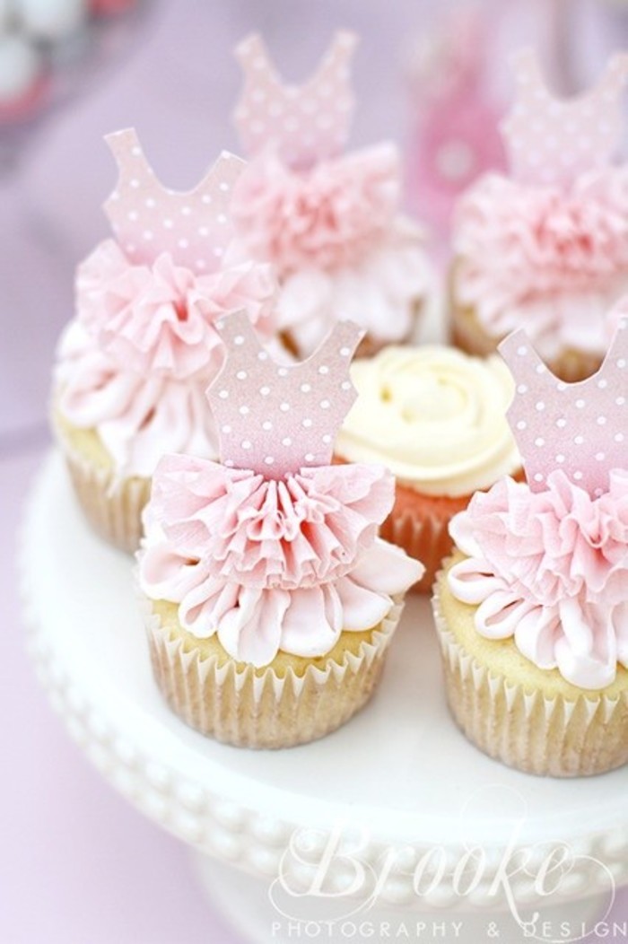 粉色小花裙杯子蛋糕  B162