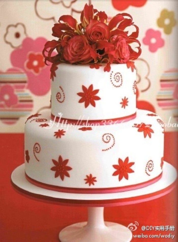 红色款喜庆翻糖婚礼蛋糕