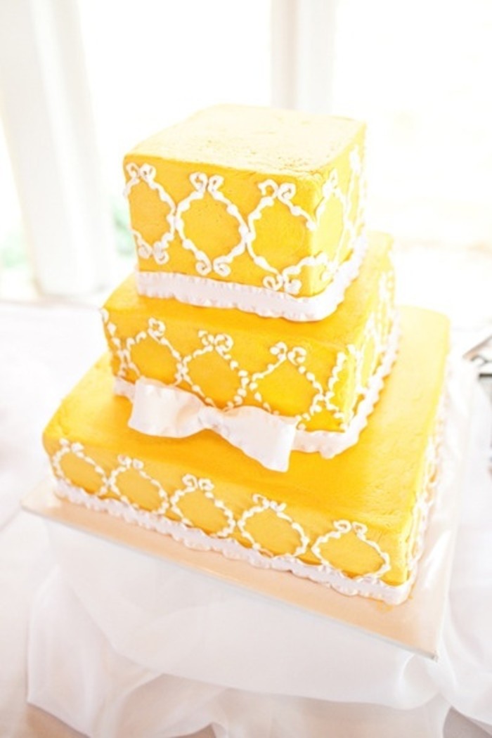 柠檬黄婚礼蛋糕~~小清新啊有木有！比较适合春夏季的婚礼~ #婚礼蛋糕#