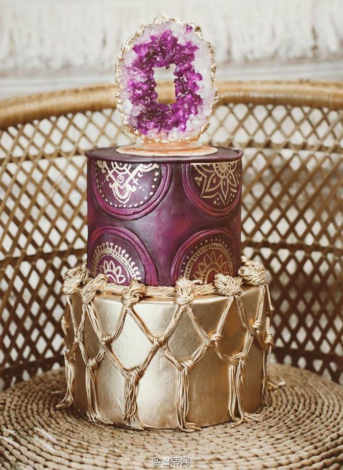 紫色系婚礼蛋糕，是不是很美？