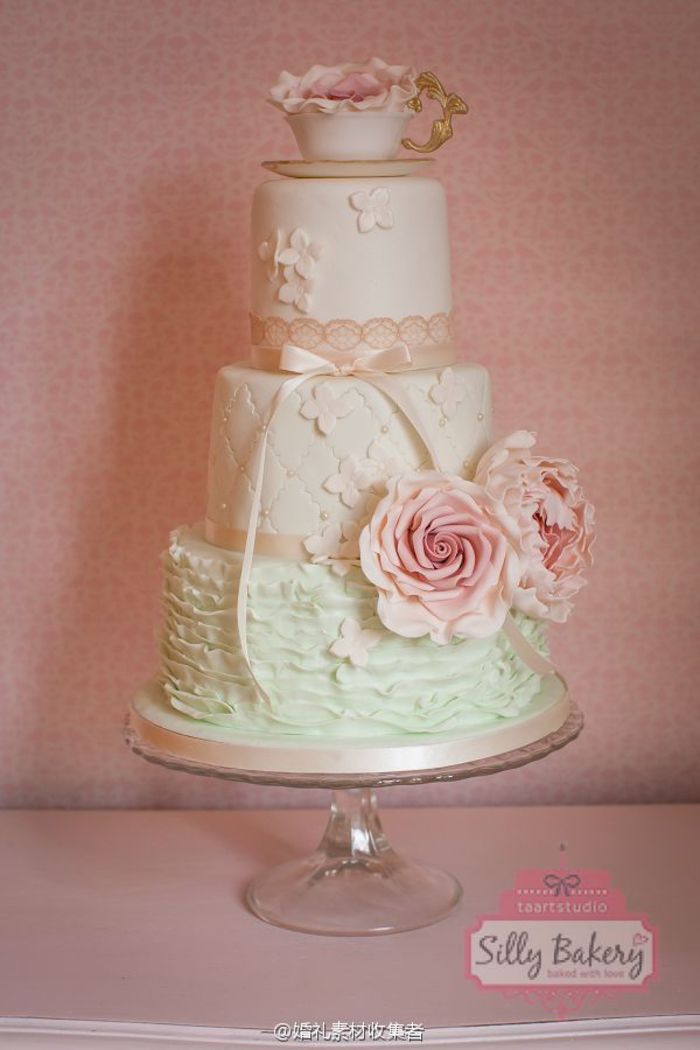 老式的浪漫漂亮婚礼蛋糕~