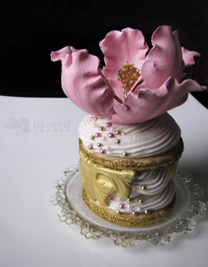 漂亮的迷你婚礼蛋糕