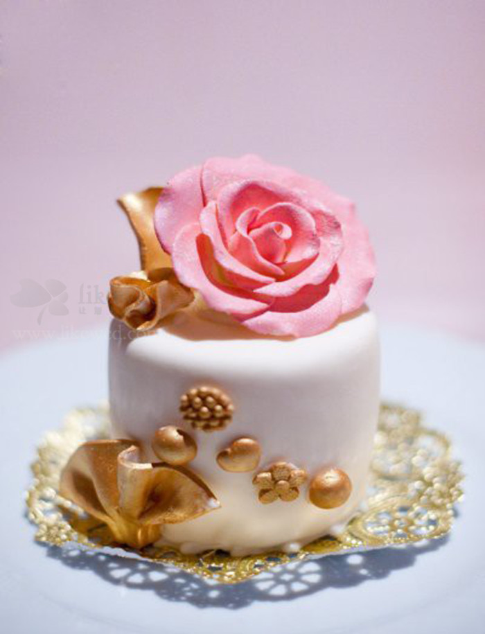 漂亮的迷你婚礼蛋糕