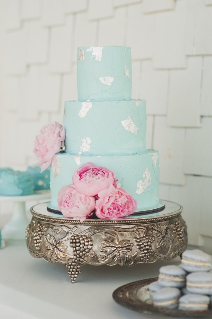婚礼蛋糕：花与奶油