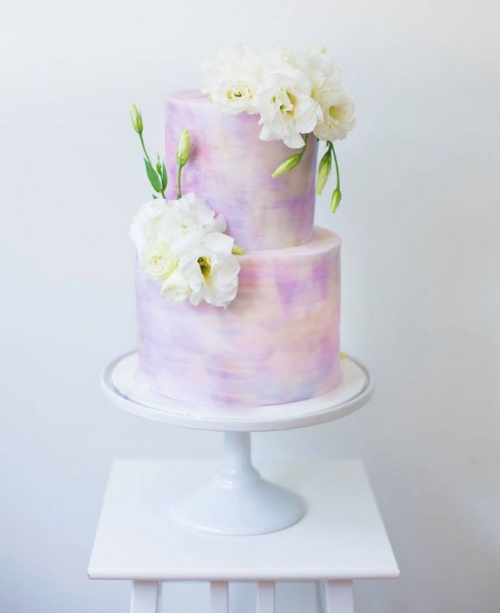 婚礼蛋糕：鲜花与奶油