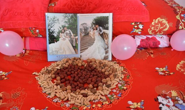 婚床布置图片,婚床怎么布置,早生贵子个性摆床图片