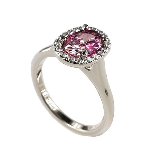 九大绝招教你升级订婚戒指