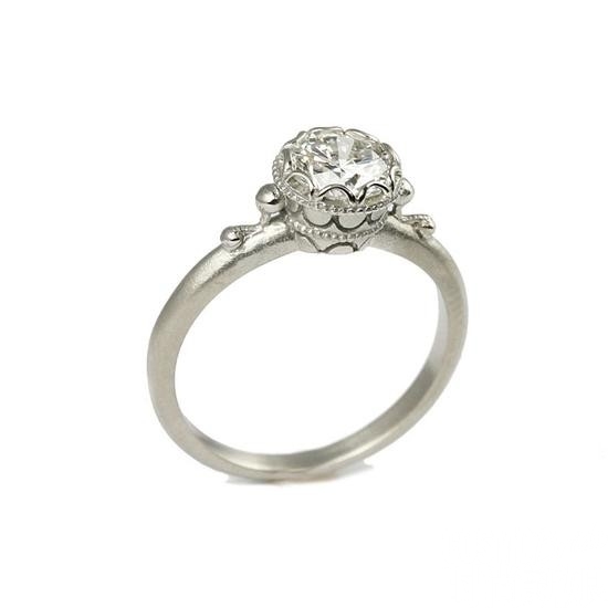 九大绝招教你升级订婚戒指