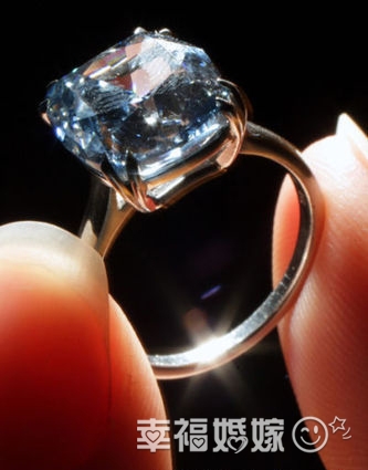 无瑕蓝色钻石 950万美元