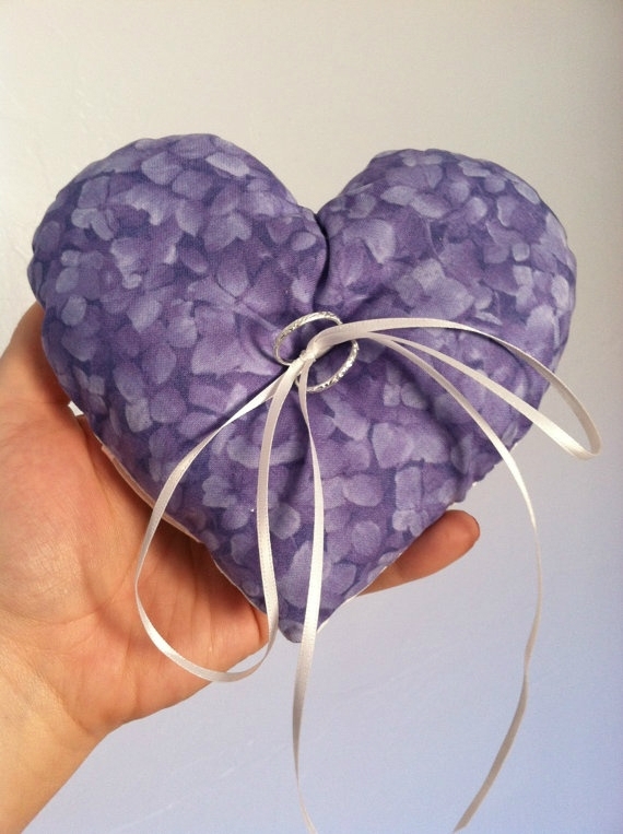 戒枕图片,心形戒枕图片