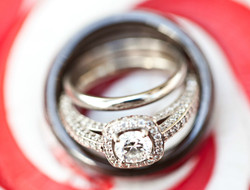 见证婚姻的开始 个性订婚戒指图片