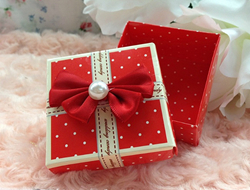 讨喜浪漫红色系喜糖盒优雅高贵金色点缀更显典雅