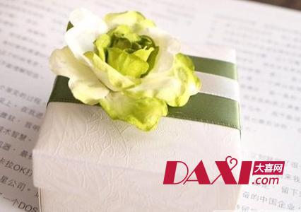 80后个性小清新婚礼喜糖盒