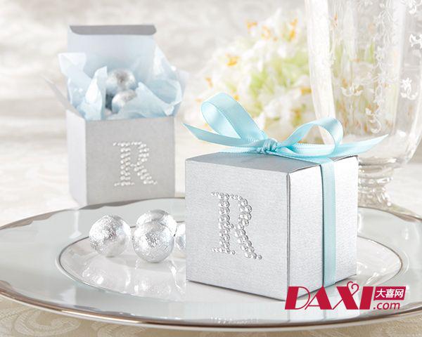 简单大方的方形喜糖盒 简约时尚的欧式个性